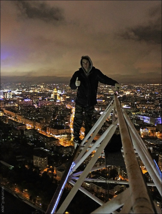 Illustration for article titled The craziest Russian climber is back with more gonad-shriveling photos